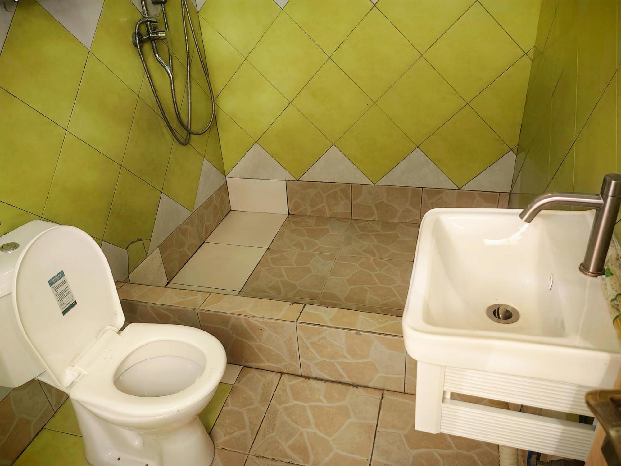 Hongyuanprimierhotel Акра Екстериор снимка
